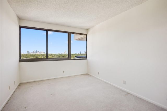 49 Briar Hollow Lane 1503, Houston, TX 77027