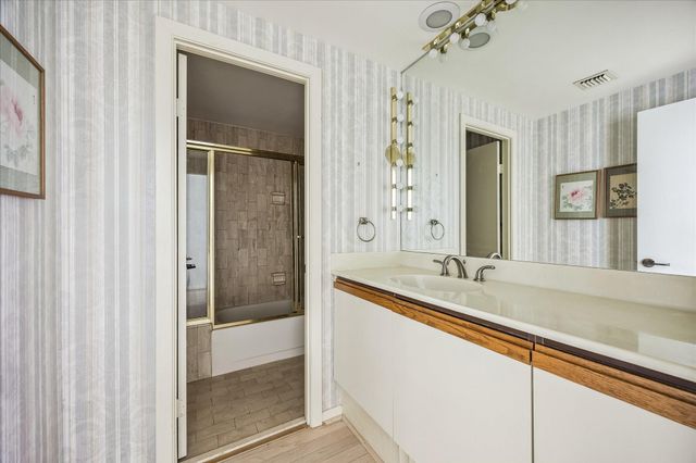 49 Briar Hollow Lane 1503, Houston, TX 77027