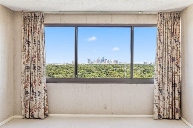 49 Briar Hollow Lane 1503, Houston, TX 77027