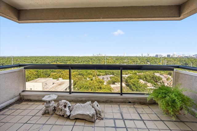 49 Briar Hollow Lane 1503, Houston, TX 77027