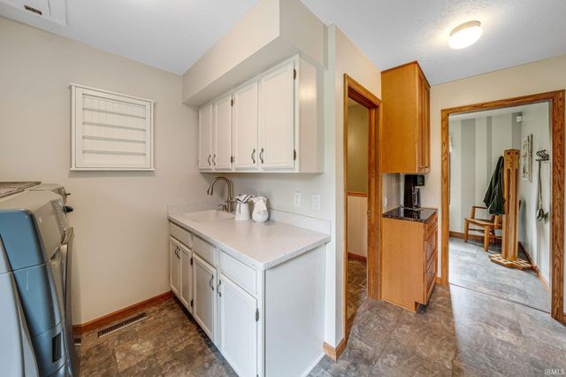 59180 Deer Run Court, South Bend, IN 46614