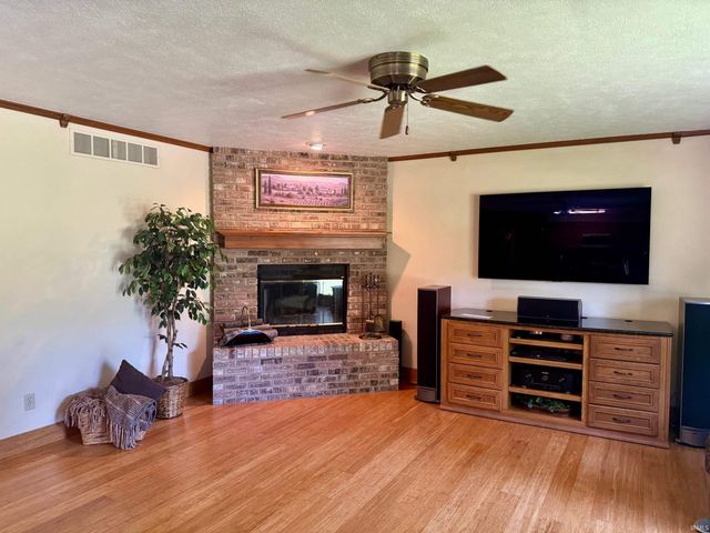 59180 Deer Run Court, South Bend, IN 46614