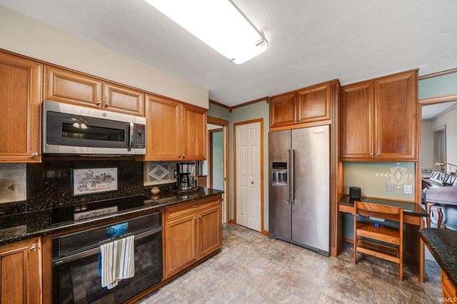 59180 Deer Run Court, South Bend, IN 46614