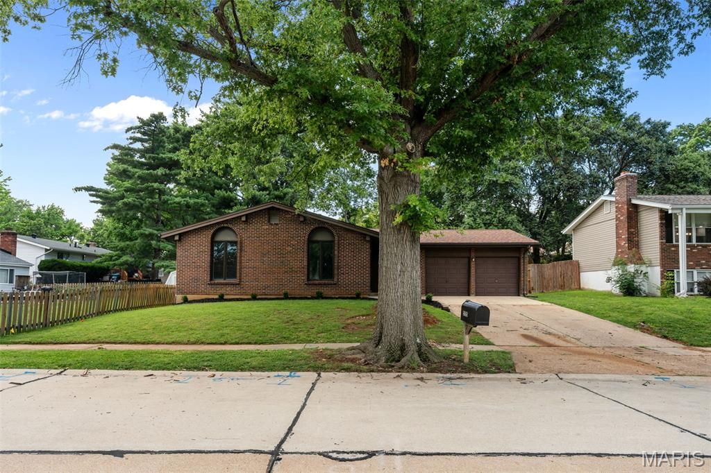 555 Braebridge Road, Manchester, MO 63021