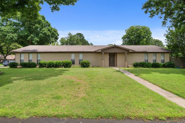 7 Tucker Creek, Conway, AR 72034