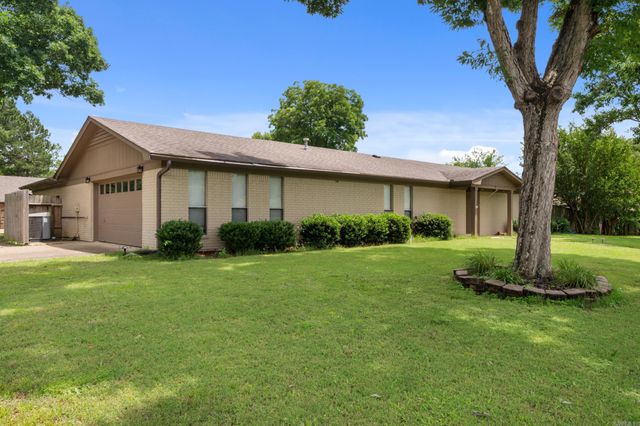 7 Tucker Creek, Conway, AR 72034