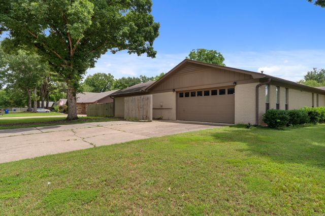 7 Tucker Creek, Conway, AR 72034