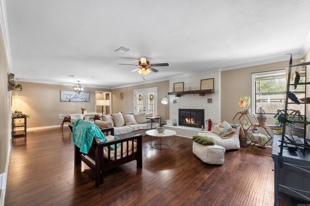 7 Tucker Creek, Conway, AR 72034