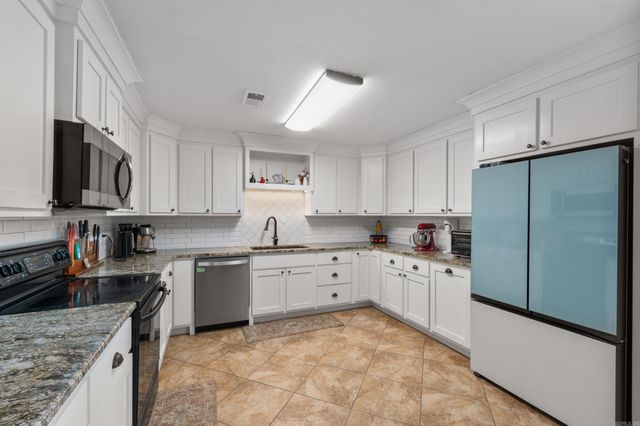 7 Tucker Creek, Conway, AR 72034