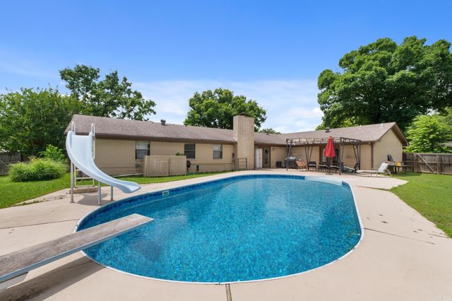 7 Tucker Creek, Conway, AR 72034