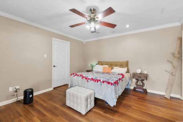 7 Tucker Creek, Conway, AR 72034
