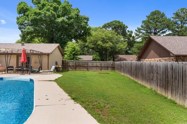 7 Tucker Creek, Conway, AR 72034