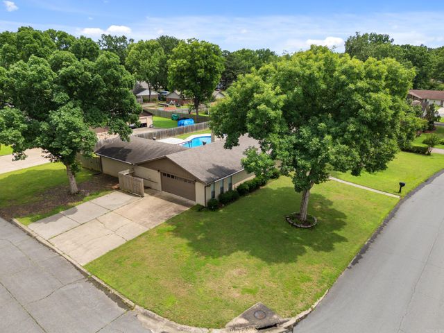 7 Tucker Creek, Conway, AR 72034