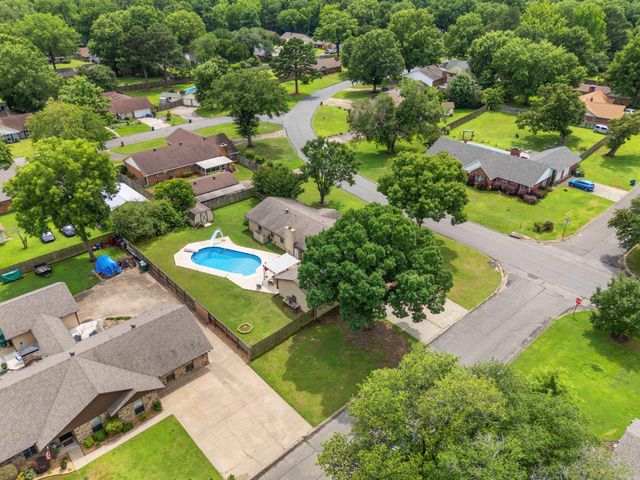 7 Tucker Creek, Conway, AR 72034