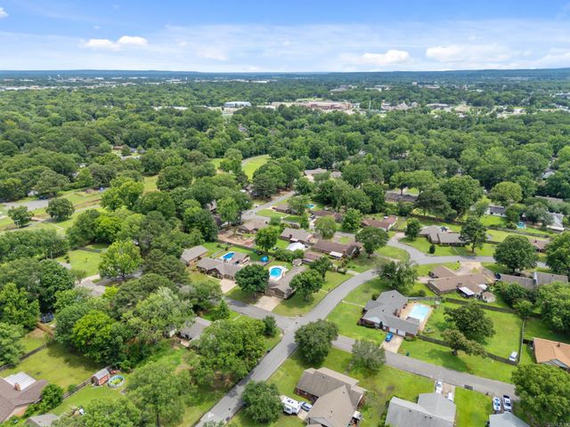 7 Tucker Creek, Conway, AR 72034