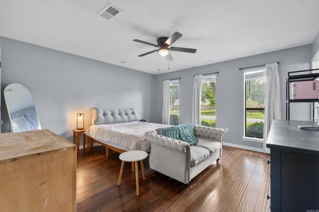 7 Tucker Creek, Conway, AR 72034