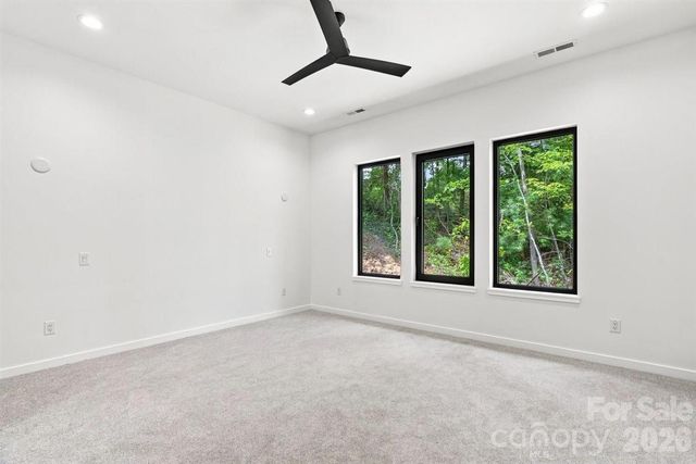 69 Village Pointe Lane, Asheville, NC 28803