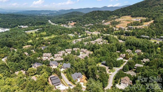 69 Village Pointe Lane, Asheville, NC 28803