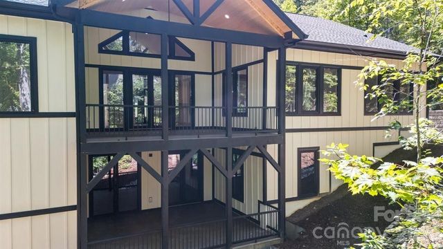 69 Village Pointe Lane, Asheville, NC 28803