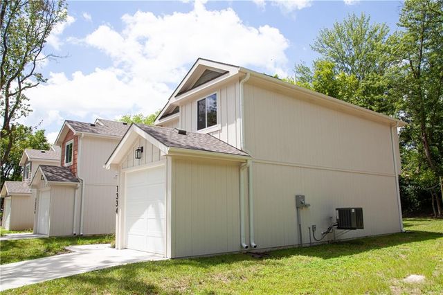 1334 S Pope Avenue, Independence, MO 64055
