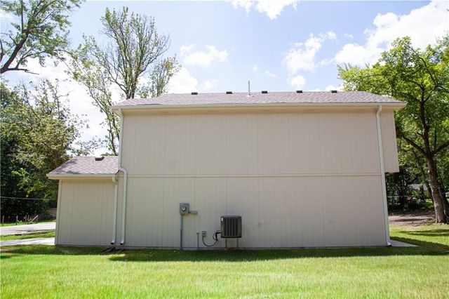 1334 S Pope Avenue, Independence, MO 64055