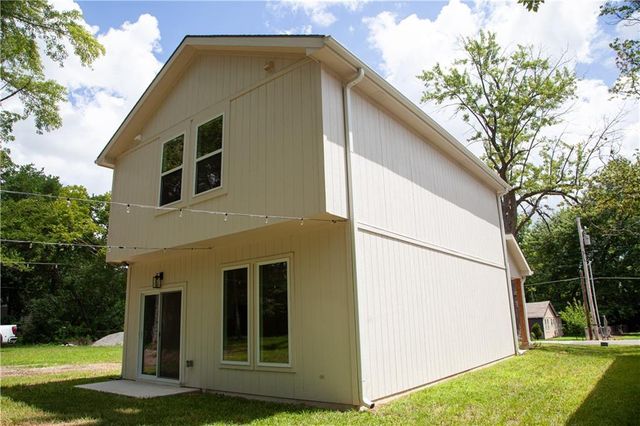 1334 S Pope Avenue, Independence, MO 64055