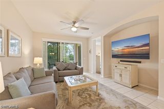 4873 Hampshire CT 104, Naples, FL 34112