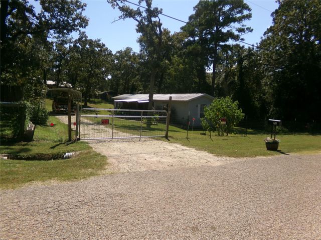 71 S Lakeside Drive, Huntsville, TX 77320