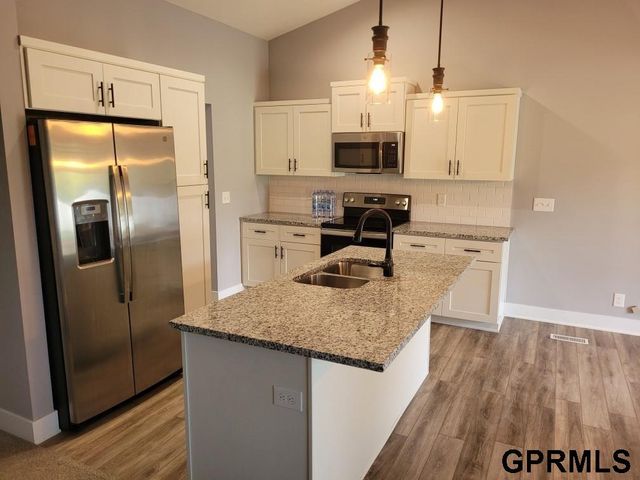 3031 Lakeside Drive, Plattsmouth, NE 68005