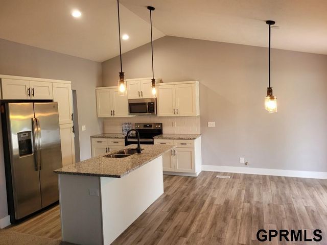 3031 Lakeside Drive, Plattsmouth, NE 68005