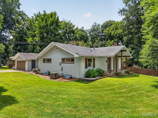 108 Shady Lane, St Charles, MO 63303