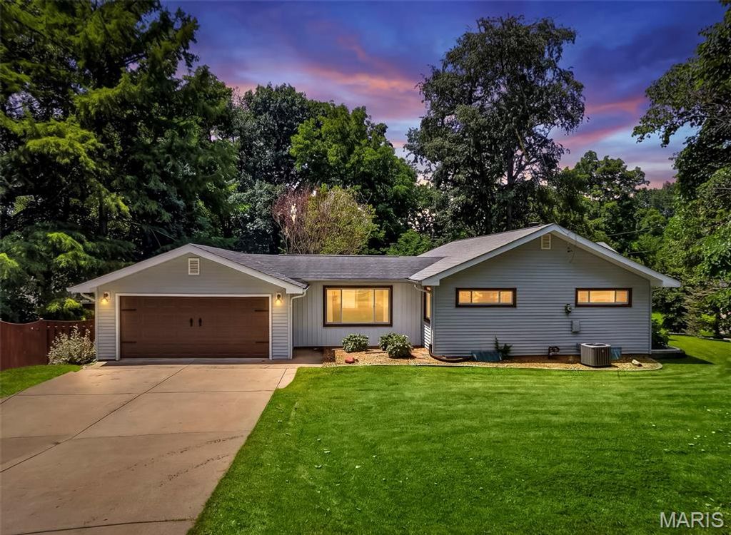 108 Shady Lane, St Charles, MO 63303