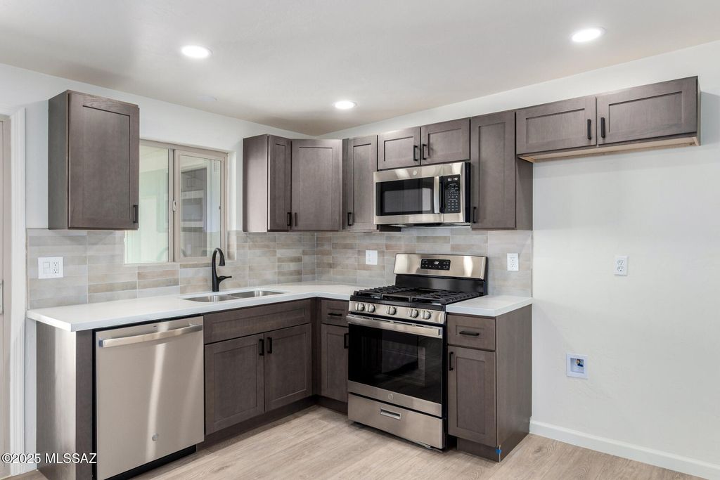 2334 E Hidalgo Vista, Tucson, AZ 85713