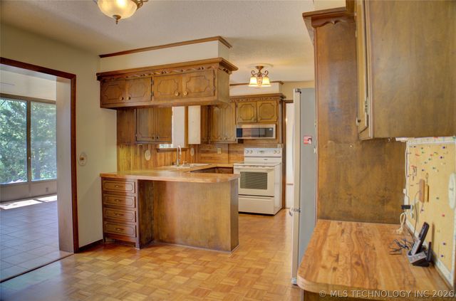 2920 Ridge Court, Bartlesville, OK 74006