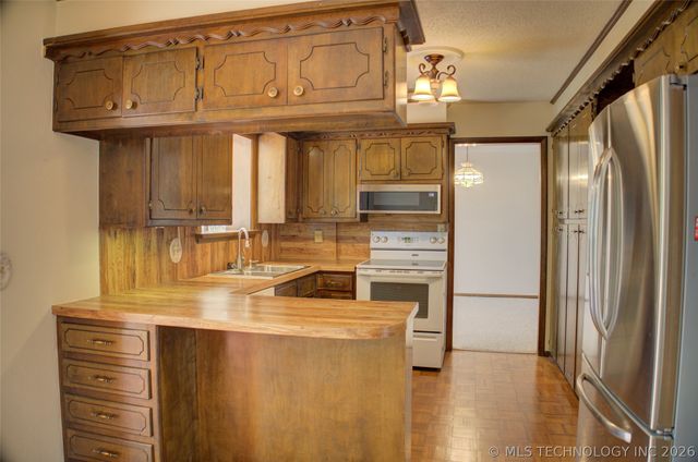 2920 Ridge Court, Bartlesville, OK 74006