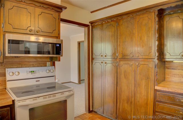 2920 Ridge Court, Bartlesville, OK 74006