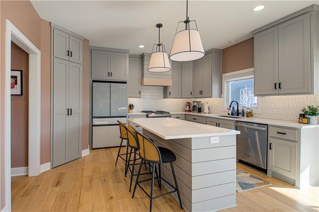 1829 Green Meadow Drive, Liberty, MO 64068