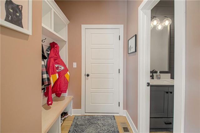 1829 Green Meadow Drive, Liberty, MO 64068