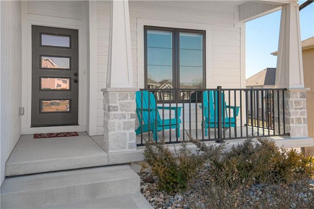 1829 Green Meadow Drive, Liberty, MO 64068