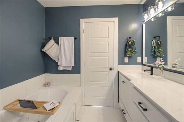 1829 Green Meadow Drive, Liberty, MO 64068