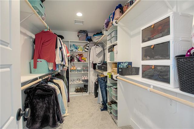 1829 Green Meadow Drive, Liberty, MO 64068