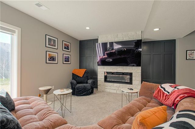 1829 Green Meadow Drive, Liberty, MO 64068