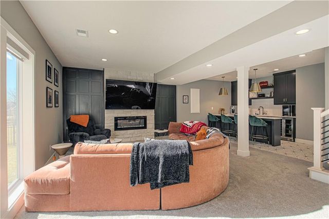 1829 Green Meadow Drive, Liberty, MO 64068