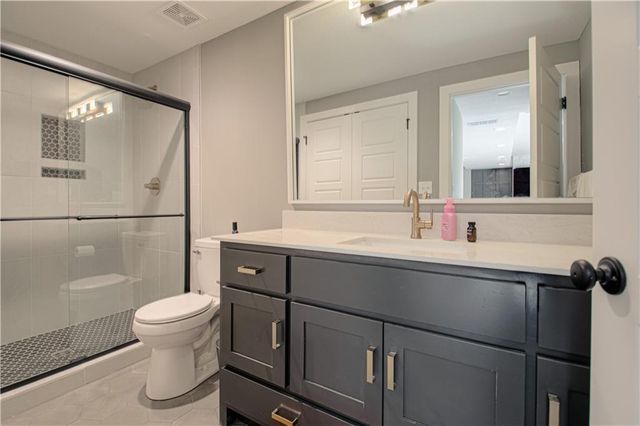 1829 Green Meadow Drive, Liberty, MO 64068