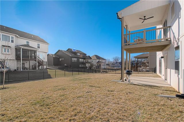 1829 Green Meadow Drive, Liberty, MO 64068