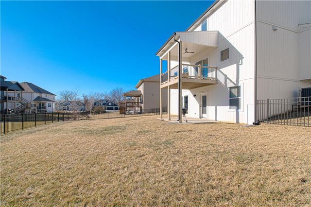 1829 Green Meadow Drive, Liberty, MO 64068