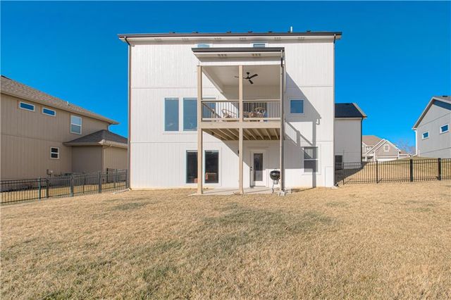 1829 Green Meadow Drive, Liberty, MO 64068