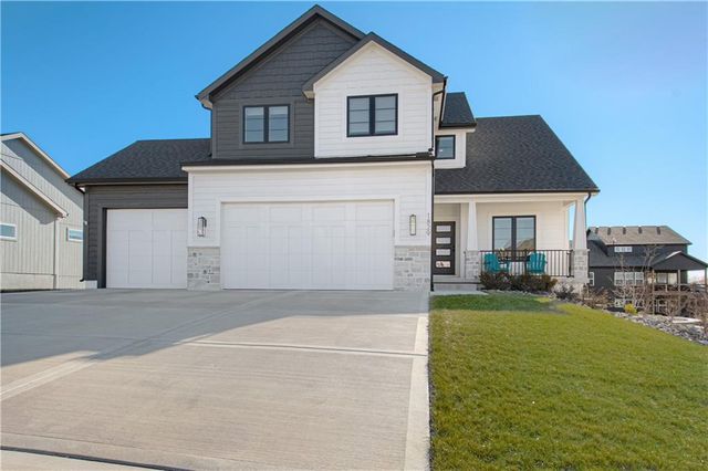 1829 Green Meadow Drive, Liberty, MO 64068