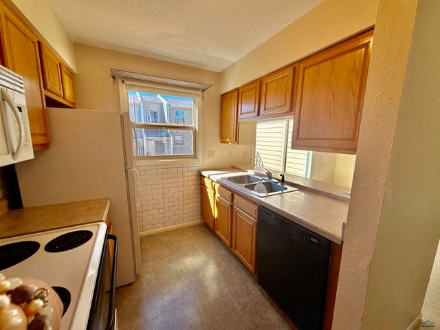 320 44TH, Rapid City, SD 57702