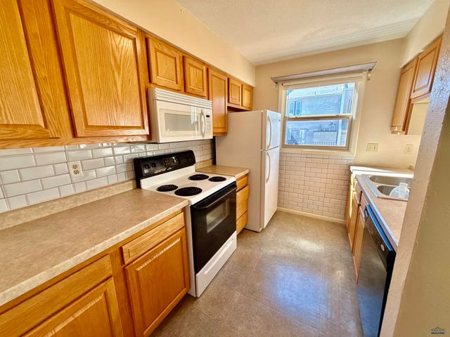 320 44TH, Rapid City, SD 57702